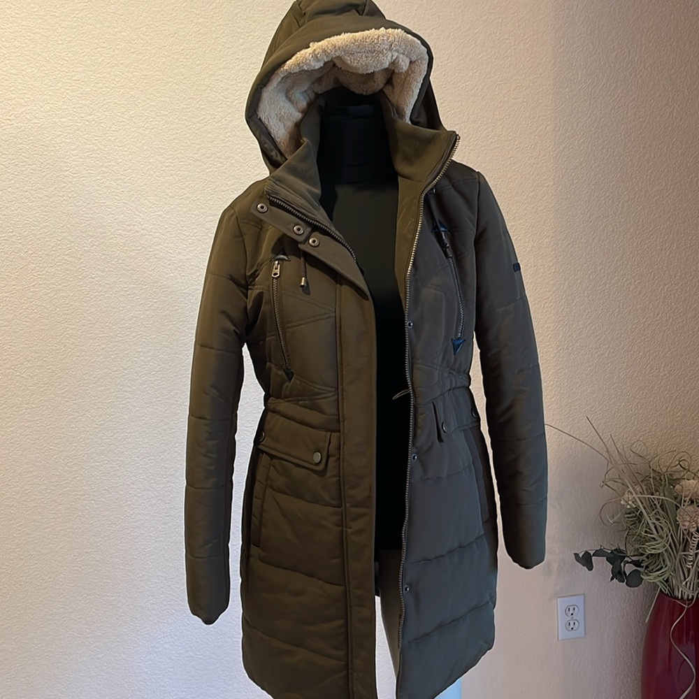 Women's winter warm hooded jacket - Insulated stylish winter coat